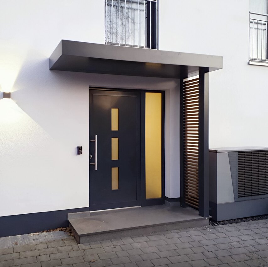 Kubisches Vordach mit Sprossen-Seitenteil