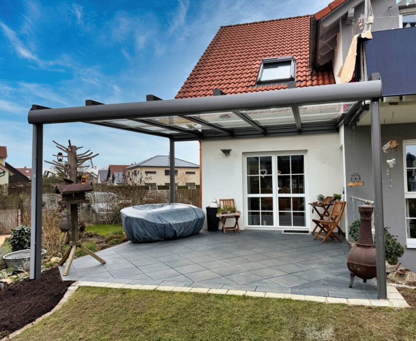 Terrassenüberdachung zum Aufschieben von vorne